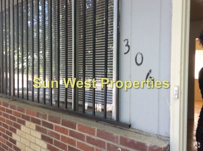Building Photo - 2 Bed, 1 Bath, Duplex In Aztec Rental