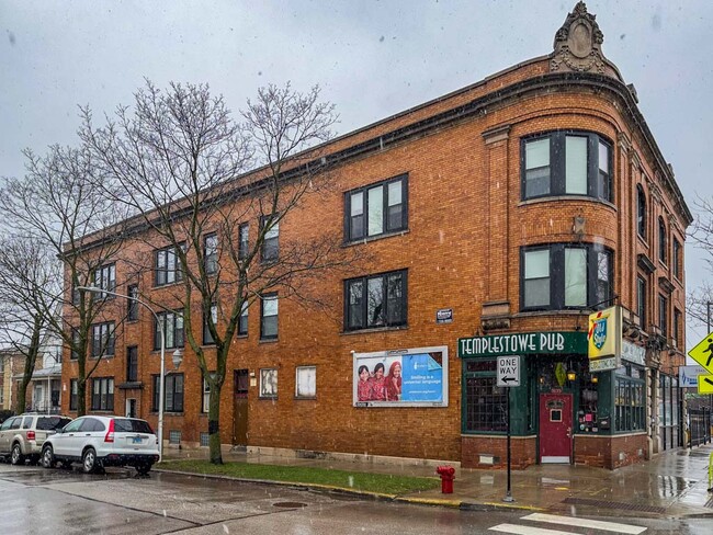 Building Photo - 4352 N Troy St Rental