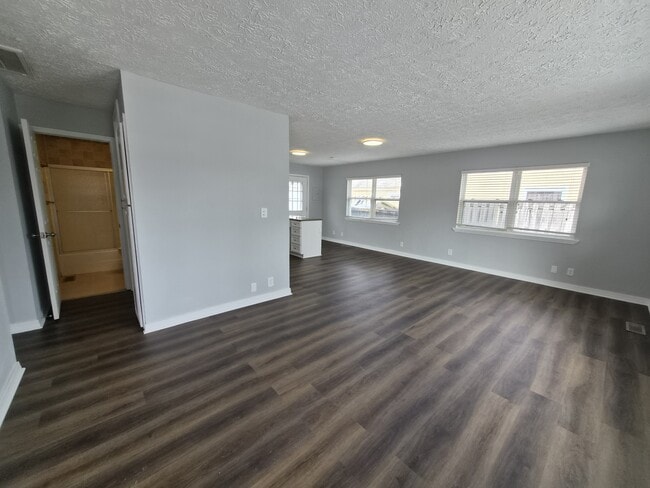 Photo - 484 Carol Dr