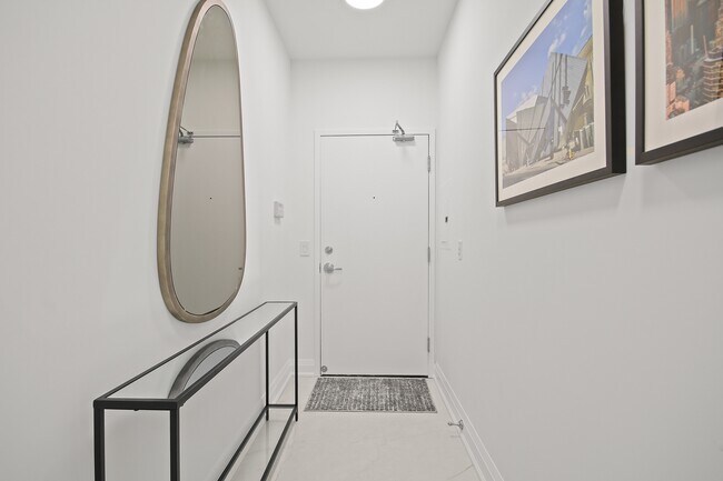 Photo - 208 Queens Quay W