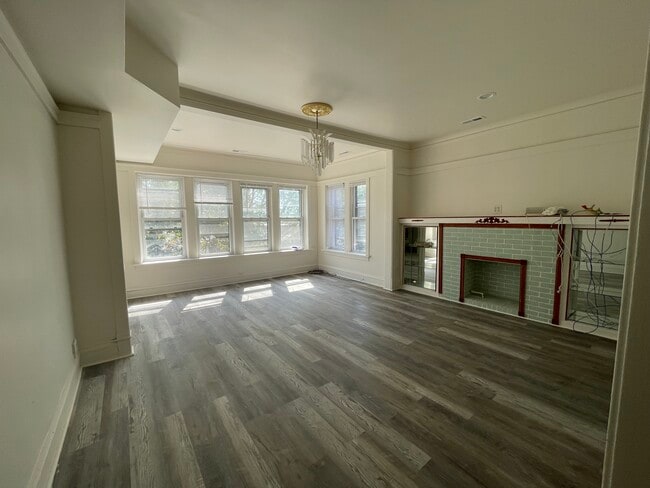 Building Photo - 3310 W Eastwood Ave Unit 2