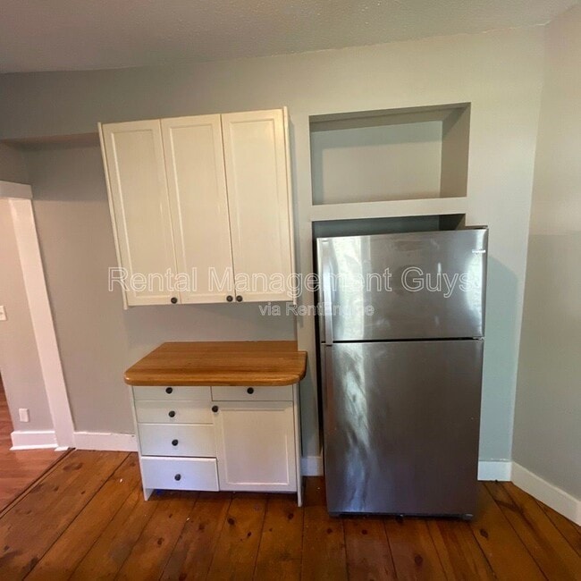 Photo - 2527 Washington St NE