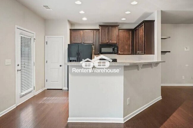 Photo - 570 Oakside Pl