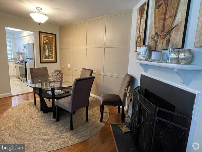 Building Photo - 2606 Tunlaw Rd NW Unit 1 Rental