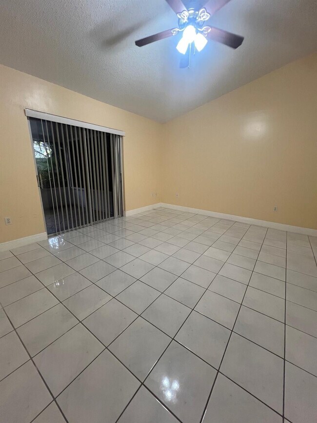 Photo - 520 NW 206th Ave