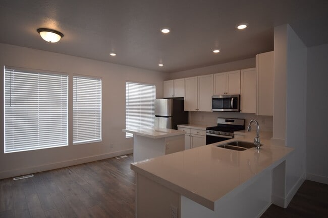 Photo - Charming 3 Bed 2.5 Bath Townhome in Murray!!!