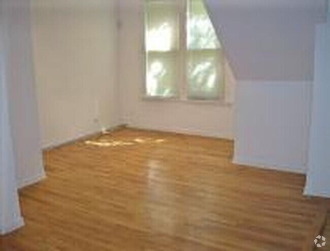 Building Photo - 2 bedroom in Chicago IL 60657 Unit 1 Rental