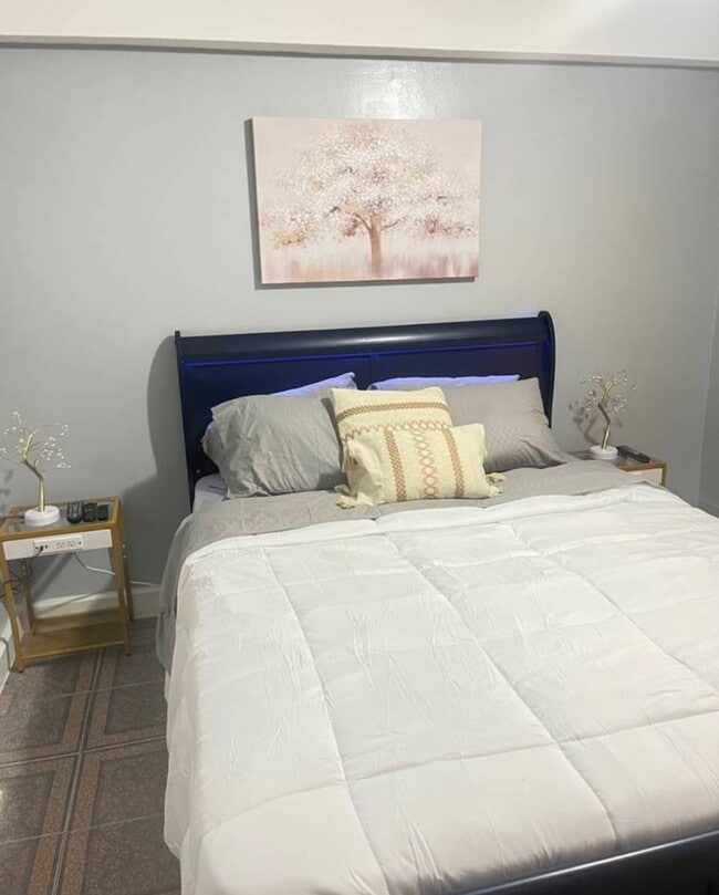 Building Photo - 21-24 28th Ave