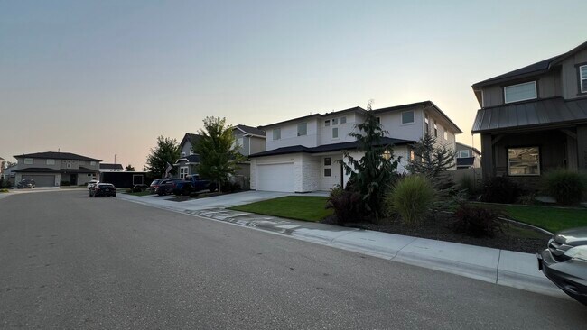 Photo - 5608 S Rosalia Wy