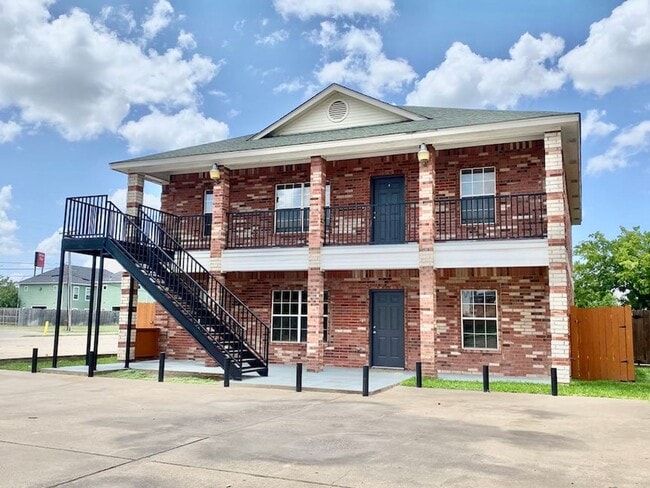 Building Photo - 1621 Bagby Ave Unit A