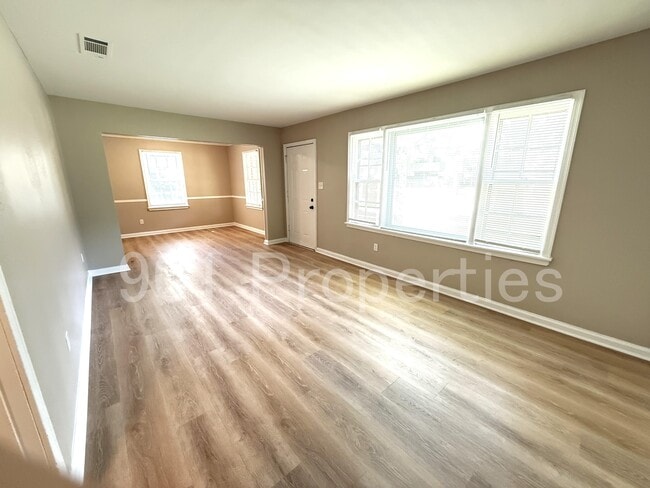 Photo - 814 Colonial Rd