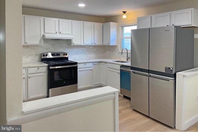 Photo - 857 Street Rd