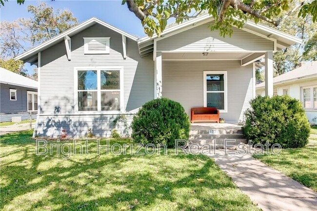 Building Photo - 1821 W 10th St