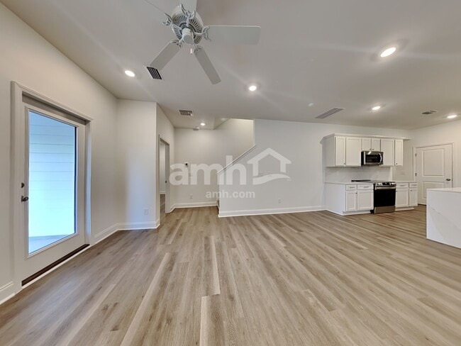 Photo - 106 Trevino Dr