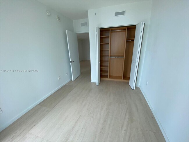 Photo - 1300 S Miami Ave Unidad 2405