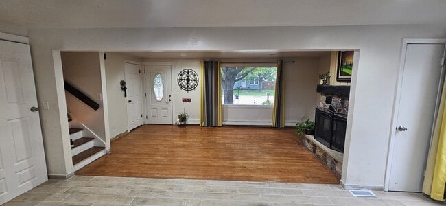 1045 Oxford Ct
