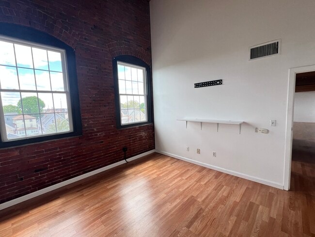 mASTER BEDROOM WITH WALK IN CLOSET - 50 Rantoul St Unit 503S