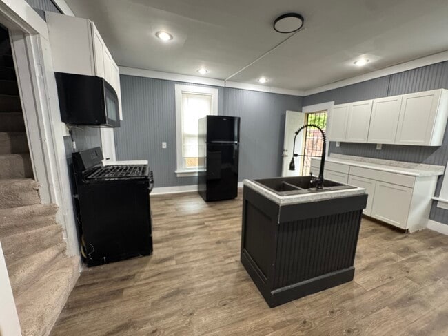 Photo - 1716 W 7th St