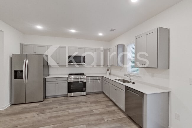 Photo - 115 Silver Maple Ln