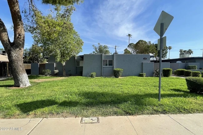 Front Yard - 1078 W Flint St Unit C -