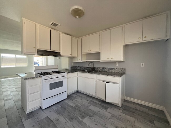 Photo - 700 Apartment Unit D