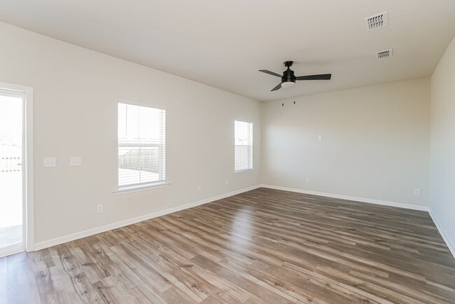 Photo - 467 Navona Dr