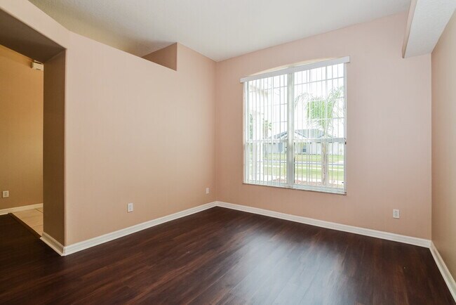 Photo - 1604 Silhouette Dr