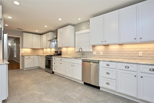 Photo - 4106 Milton St