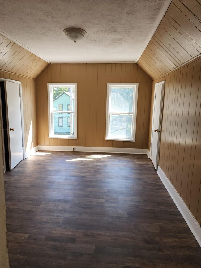 Photo - Large 4 Bedroom House