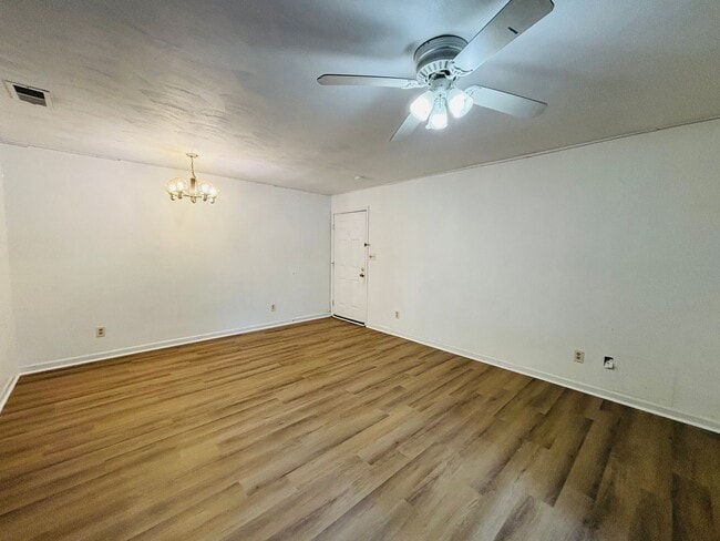 Photo - 403 Berryfield Ln