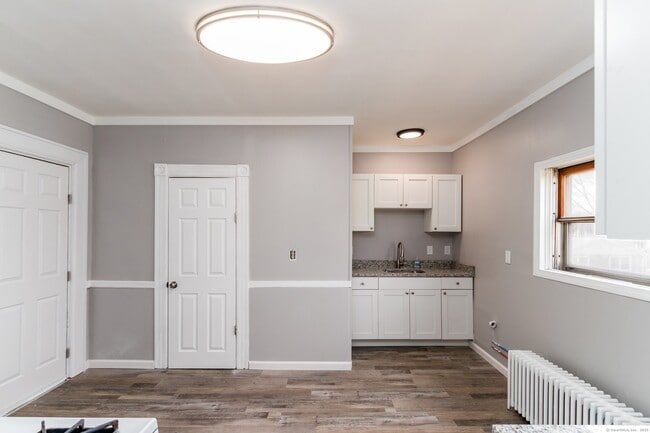 67 Avon Ave Unit 2