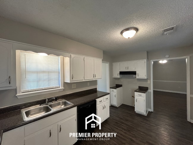 Photo - 5684 Ingleside Dr