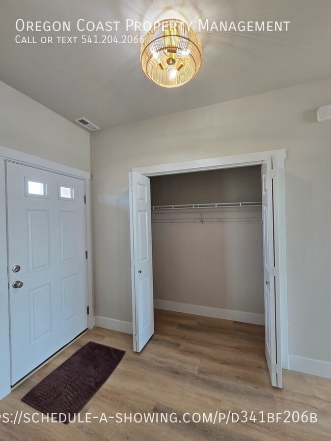 Photo - 2123 NW Jetty Ave