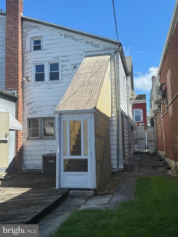 Building Photo - 10 E Main St Rental
