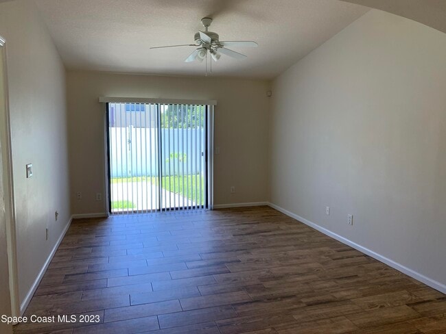 Photo - 1070 Luminary Cir
