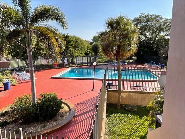 Building Photo - 820 NW 87th Ave Unit 114