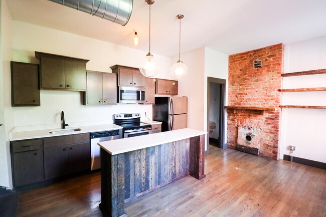 Photo - 1533 Pleasant St