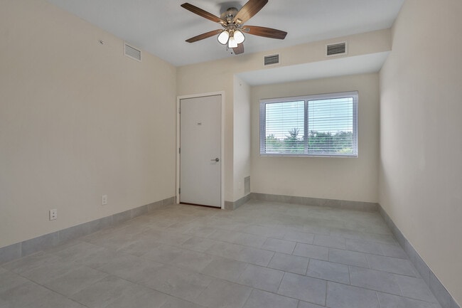 Photo - 1040 Como Ave SE