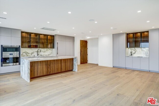 Photo - 100 S Doheny Dr Unit 813