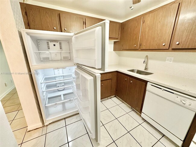 Building Photo - 7831 Colony Cir N Unit 104 Rental