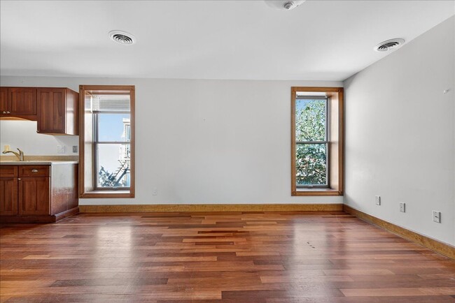 Photo - 432 Broadway