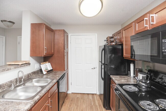 2BR, 2BA - 1056 SF - Trails at Lakeside