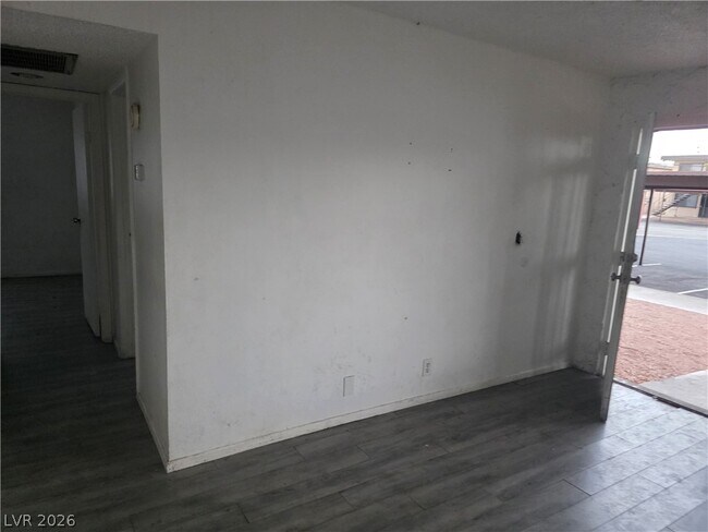 595 S Royal Crest Cir Unit 18