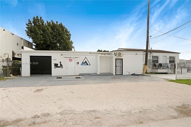 Building Photo - 3705 NW 35th Ave