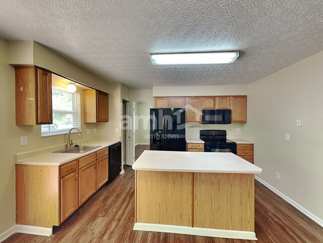 Photo - 275 Monarch Dr