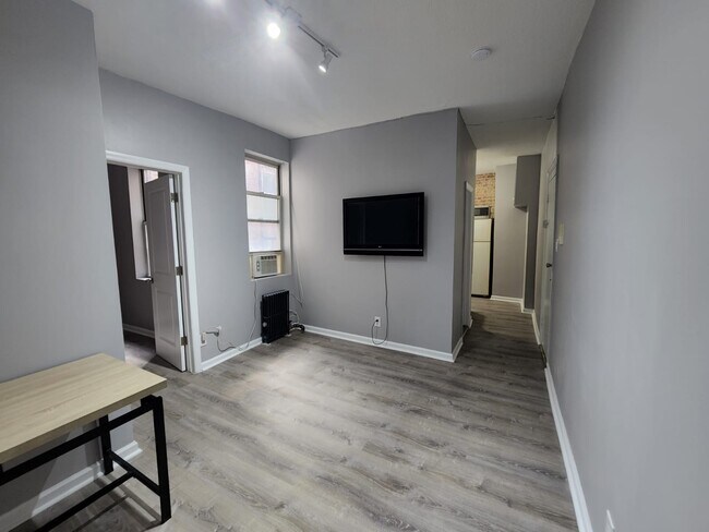 Building Photo - 5616 Hudson Ave Unit 2