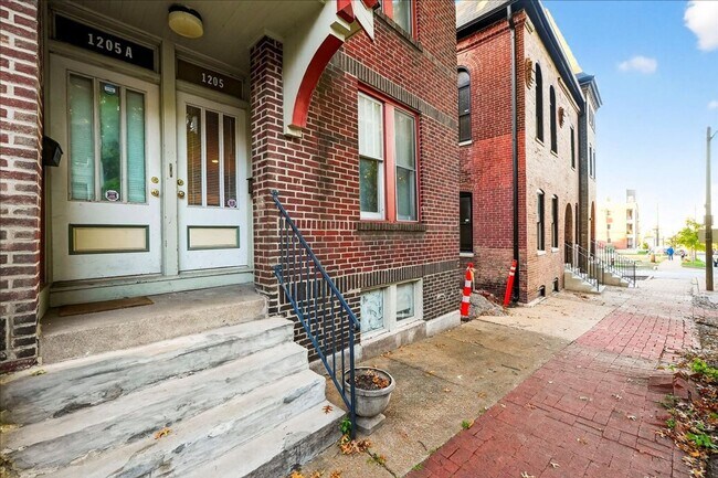 Photo - Her Name is Michelle Unidad 1205