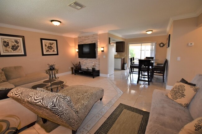Building Photo - 5064 Michigan Ave Unit 6b