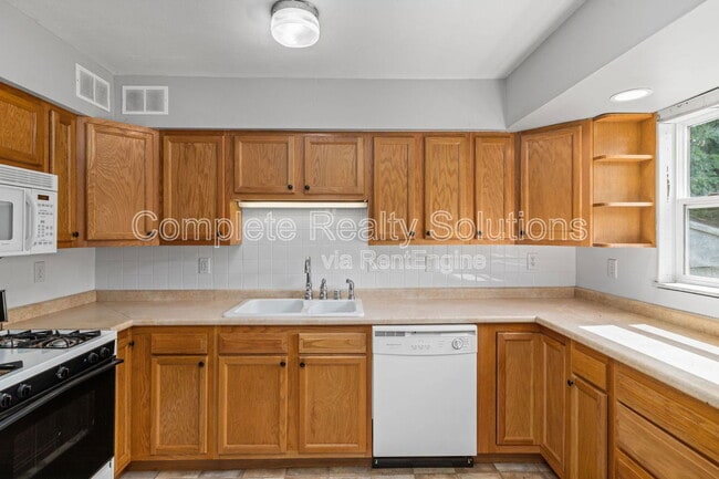 Photo - 10423 Balmoral Dr