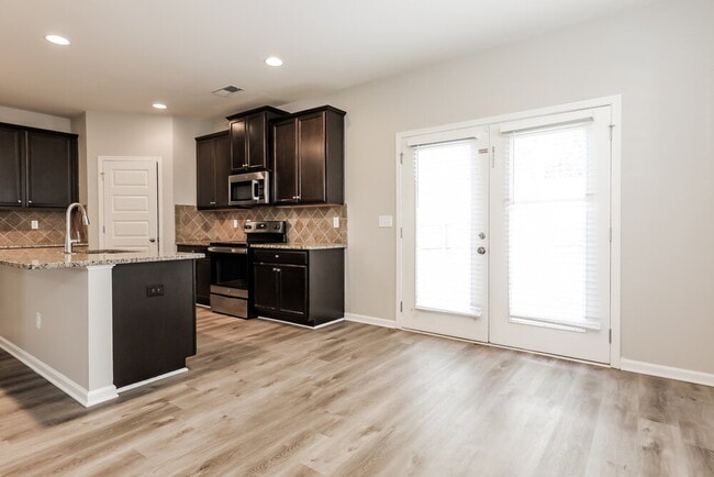 Photo - 2000 St John Ct